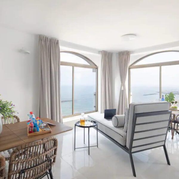 דירת 3 חדרים להשכרה עם נוף לים, הירקון, תל אביב